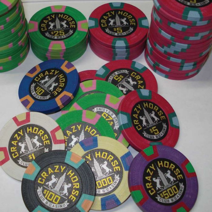 Crazy Horse 1000 Poker Chips W/ Acrylic Carrier and Racks